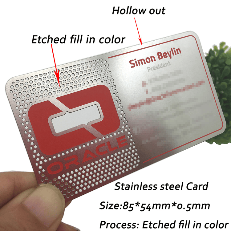 Op maat gemaakte metalen visitekaartjes voor premium branding met gegraveerd logo voor klanten die Metal Business Cards oplossingen vergelijken.