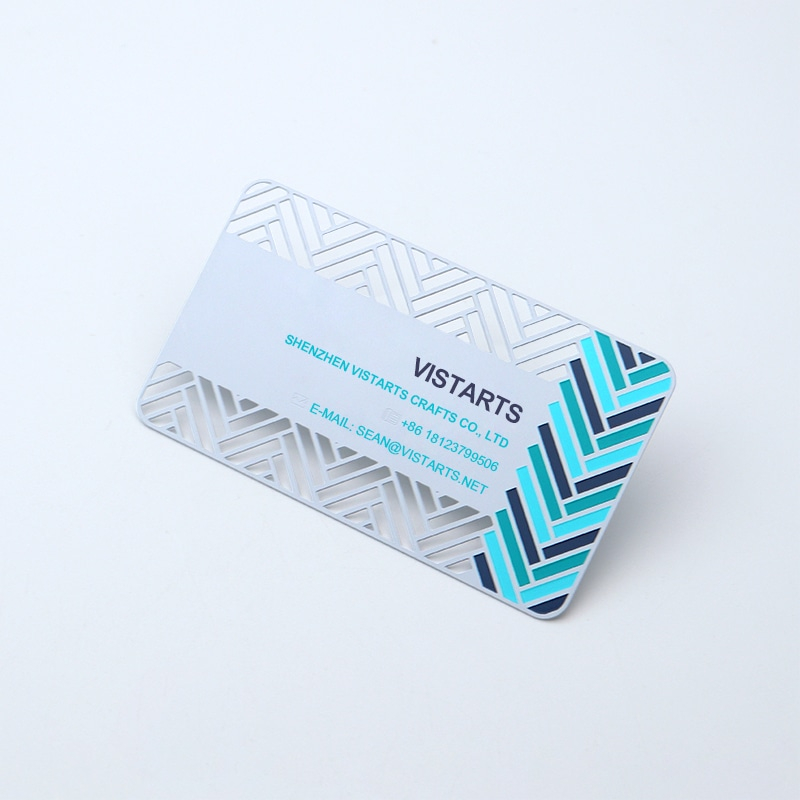 Zwarte matte metalen visitekaartjes voor premium merken met geborstelde metalen afwerking voor Metal Business Cards toepassingen.