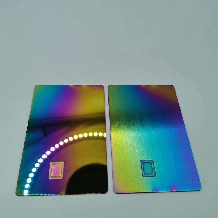 Geborstelde metalen NFC-kaarten voor zakelijke identificatie; met productvergelijking; voor kopers die oplossingen met Metalen contact IC-kaarten vergelijken.