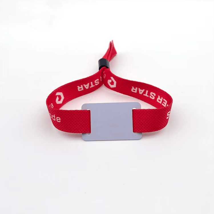 Stoffen RFID-polsbandjes voor bezoekersregistratie met check-in toepassing.