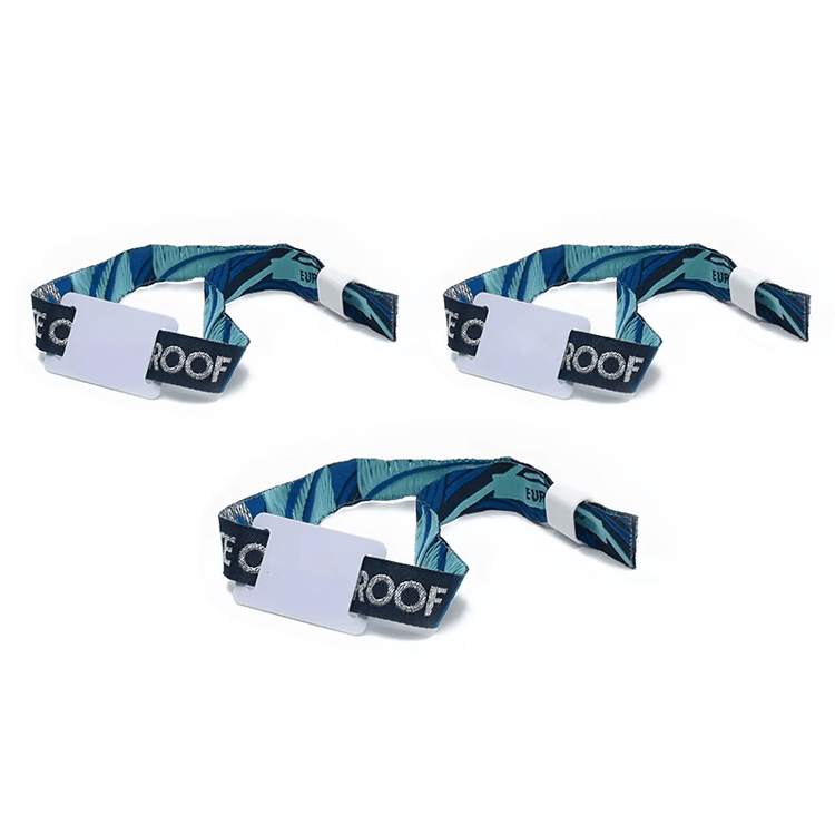 Productfoto van aangepaste stoffen RFID-polsbandjes voor toegang tot themafeesten met veilige toegangscontrole in de categorie stoffen RFID-polsbandjes.