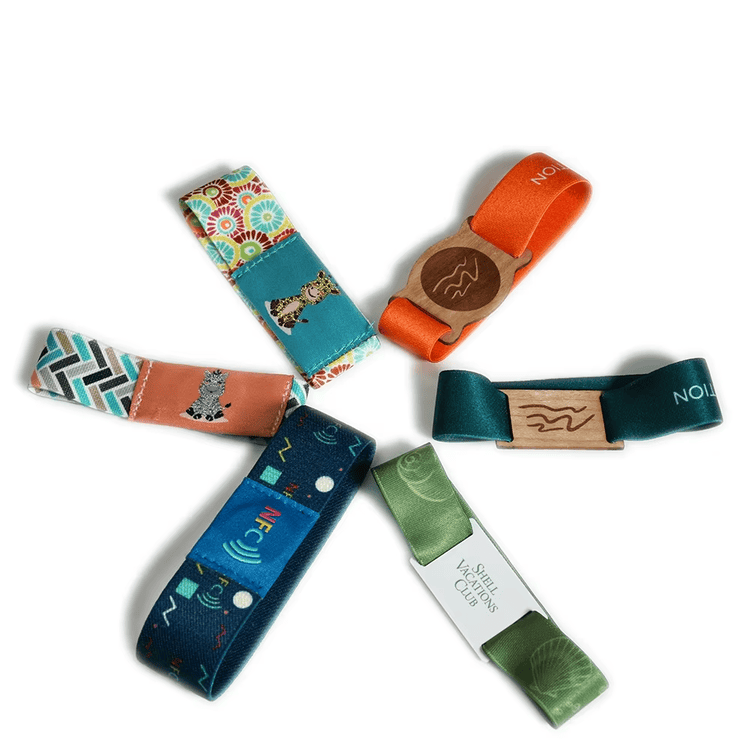 Elastische RFID-polsbandjes voor concerttoegang met comfortabel draagcomfort.