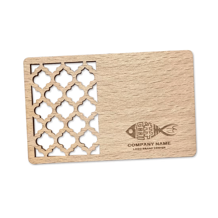 NFC eikenhouten kaarten voor hoogwaardig merkgeschenken; met chipdetail; voor kopers die oplossingen met Houten kaarten vergelijken.