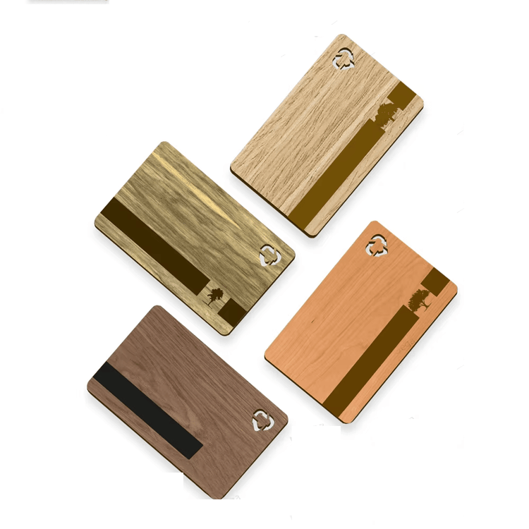 RFID houten visitekaartjes voor NFC-gebruik met materiaaldetail voor vergelijking van houten kaartoplossingen.