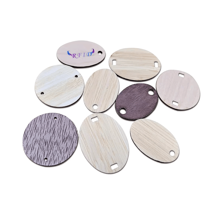 Houten RFID-armbanden voor hotels en evenementen met focus op comfortabel dragen voor projecten met houten kaarten.