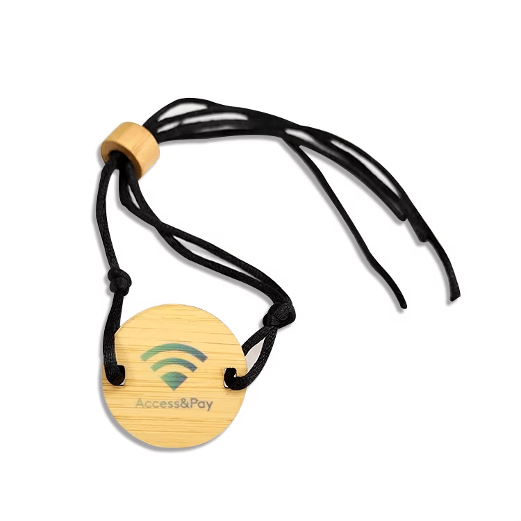 Productfoto van houten RFID-armbanden voor hotels en evenementen gericht op gastregistratie binnen de categorie houten kaarten.