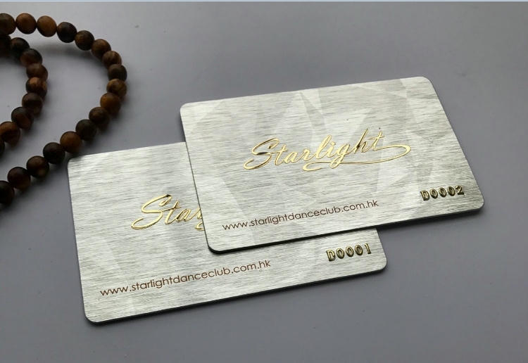 Productfoto van Bedrukte kunststof kaarten met metalen details; met gegraveerd logo; in de categorie Kunststof kaarten.