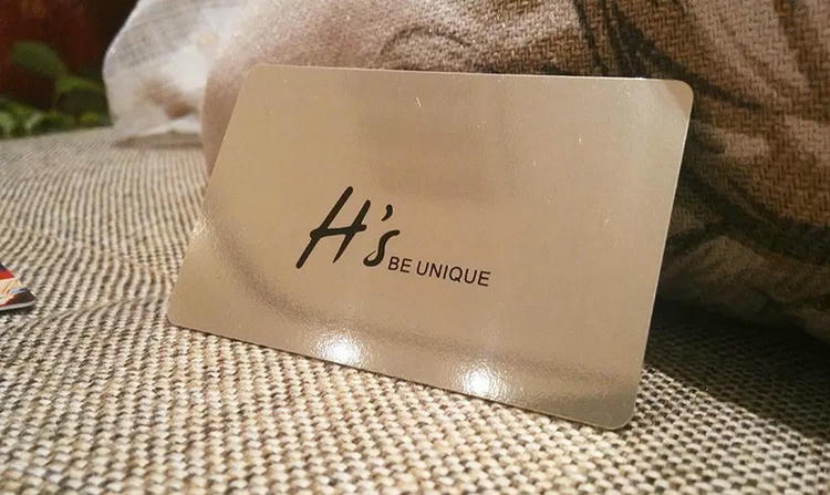 Productfoto van hoogwaardig afwerkingskaarten met luxe effecten; met bedrukt logo; voor toepassingen met Kunststof kaarten.