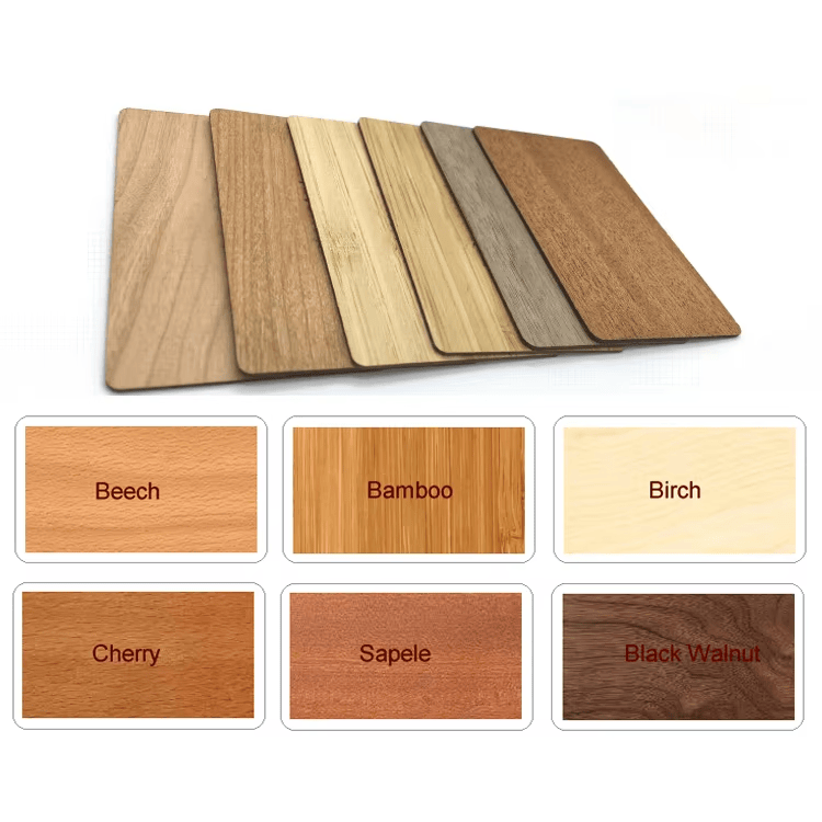 Aangepaste zwarte walnoot NFC houten cadeaukaarten met duidelijke weergave van maatwerkbedrukking voor houten kaarttoepassingen.