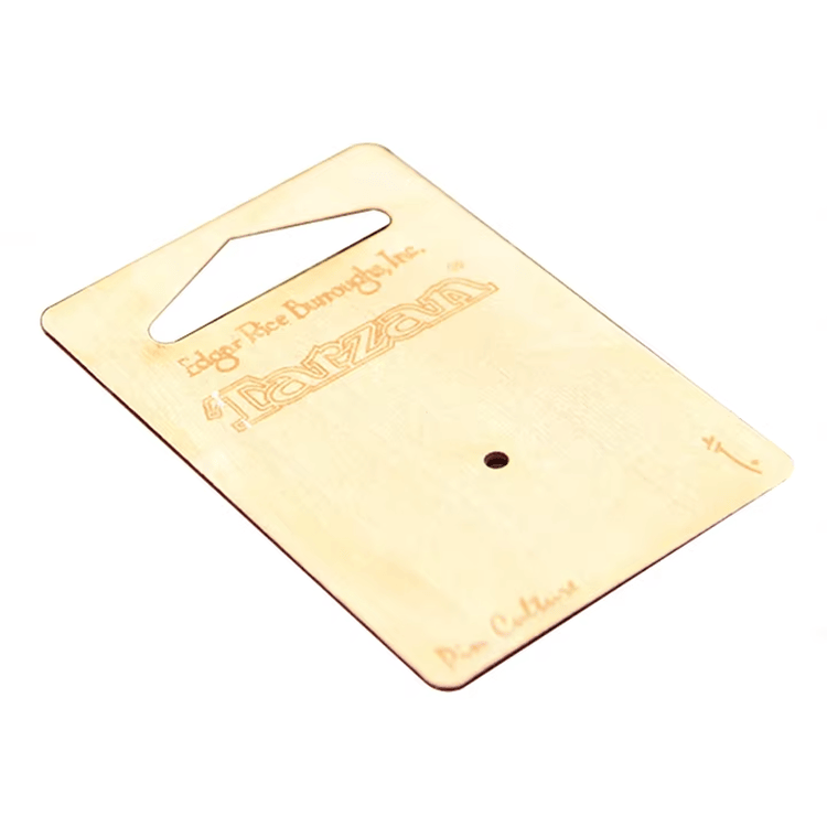 Aangepaste zwarte walnoot NFC houten cadeaukaarten met detailweergave voor kopers die houten kaartoplossingen vergelijken.