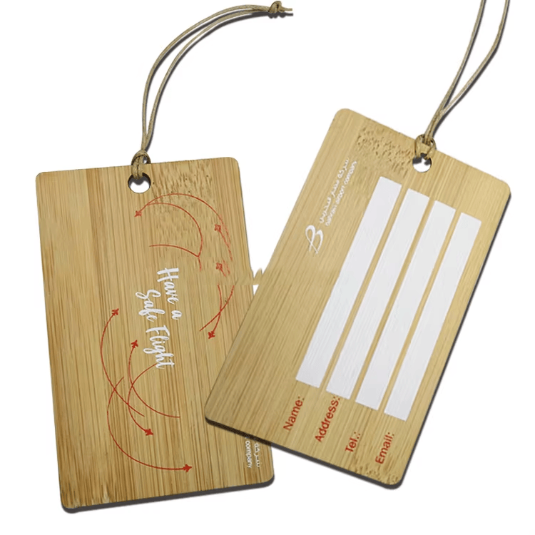 Houten cadeaukaarten op maat voor bruiloften en evenementen vanuit een duidelijk perspectief voor comfortabele toepassing binnen houten kaarten.