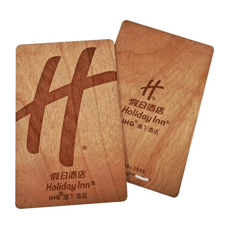 Gegraveerde houten RFID hotel keycards voor resorts met focus op materiaalafwerking voor projecten met houten kaarten.
