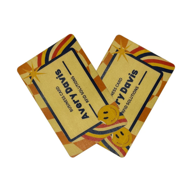 Maatwerk NFC RFID houten kaarten in toepassingsomgeving.