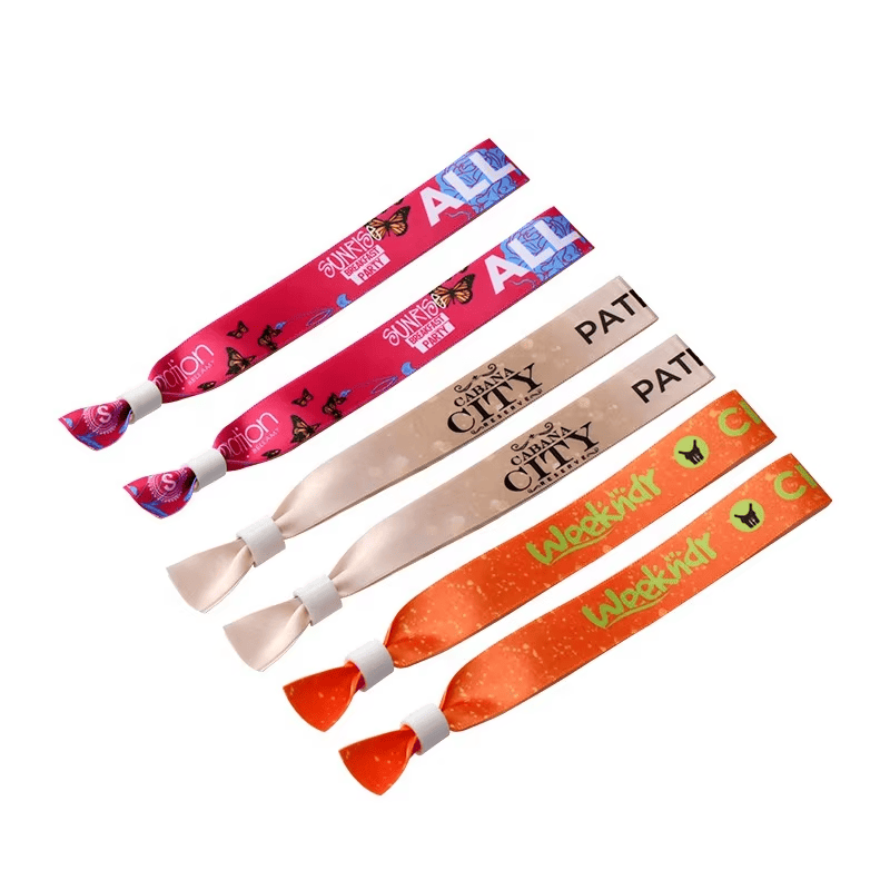 Elastische RFID-polsbandjes voor beveiligde toegangscontrole in attractieparken.
