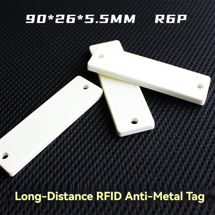 Compacte ABS On-Metal RFID-tag met gepolijste randafwerking.