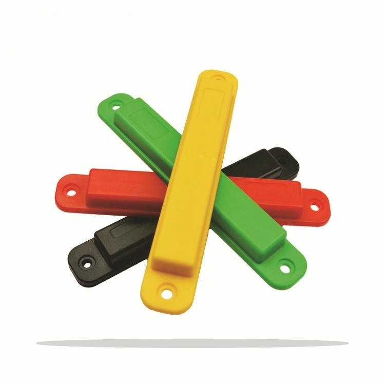 Afbeelding van ABS On-Metal RFID-tags voor verhuurbeheer met gegraveerd logo voor ABS On-Metal RFID-tags toepassingen.