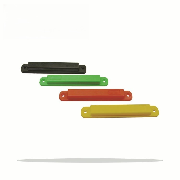 ABS On-Metal RFID-tags voor verhuurbeheer vanuit een duidelijk perspectief met gepolijste rand voor ABS On-Metal RFID-tags toepassingen.