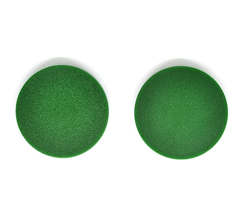 Een enkele blauwe ABS materiaal RFID token wordt getoond in hoge detail om de duurzame behuizing ontworpen voor dagelijkse metro validatie te markeren.