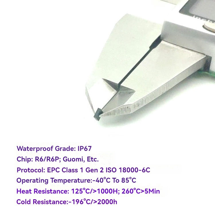 SV-003 micro on metal UHF RFID-tag geklemd door schuifmaat, met specificaties voor chipopties, protocol en thermische bestendigheid.