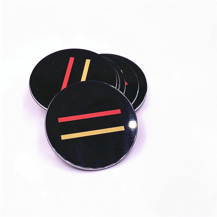 Deze afbeelding toont de NFC-muziekchip op maat voor tap-to-play vinylalbums met barcodebedrukking voor Custom NFC Tags-toepassingen.