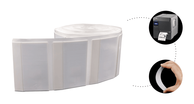 Flexibele UHF RFID-label voor metalen assettracking met geborstelde metaalafwerking voor toepassingen met flexibele on-metal UHF RFID-tags.