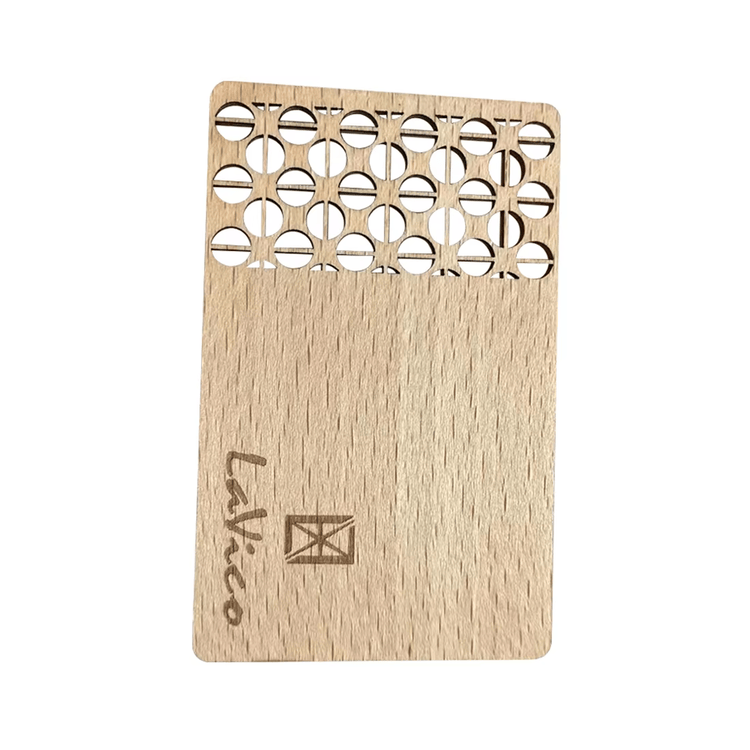 Productfoto van Eiken houten RFID smartcards met NFC-opties; met kaartbedrukking op maat; voor toepassingen met Houten kaarten.