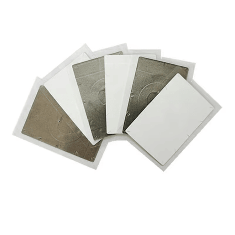 Deze afbeelding toont een reeks van fragiele RFID anti-counter-ethyl labels met gemengde voor- en achterkant voor verpakkingsbeveiligingtoepassingen.