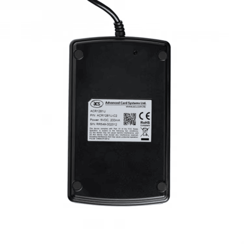 De achterkant van de ACR1281U-C2 UID-lezer toont het productlabel en het platte zwarte achterkant behuizing ontwerp.