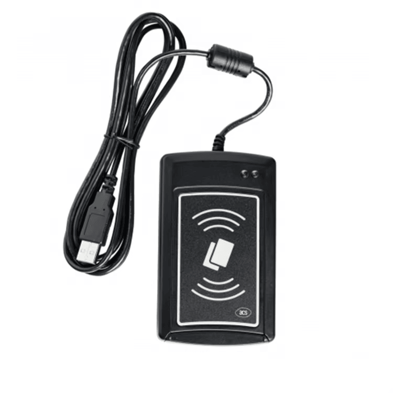 De ACR1281U-C2 UID-lezer wordt naast de USB-kabel getoond om de volledige bekabelde lezer pakketindeling te tonen.