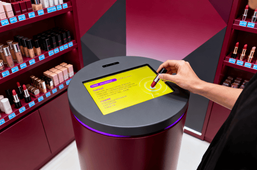 Voorbij het scherm: waarom luxemerken kiezen voor premium papieren kaarten