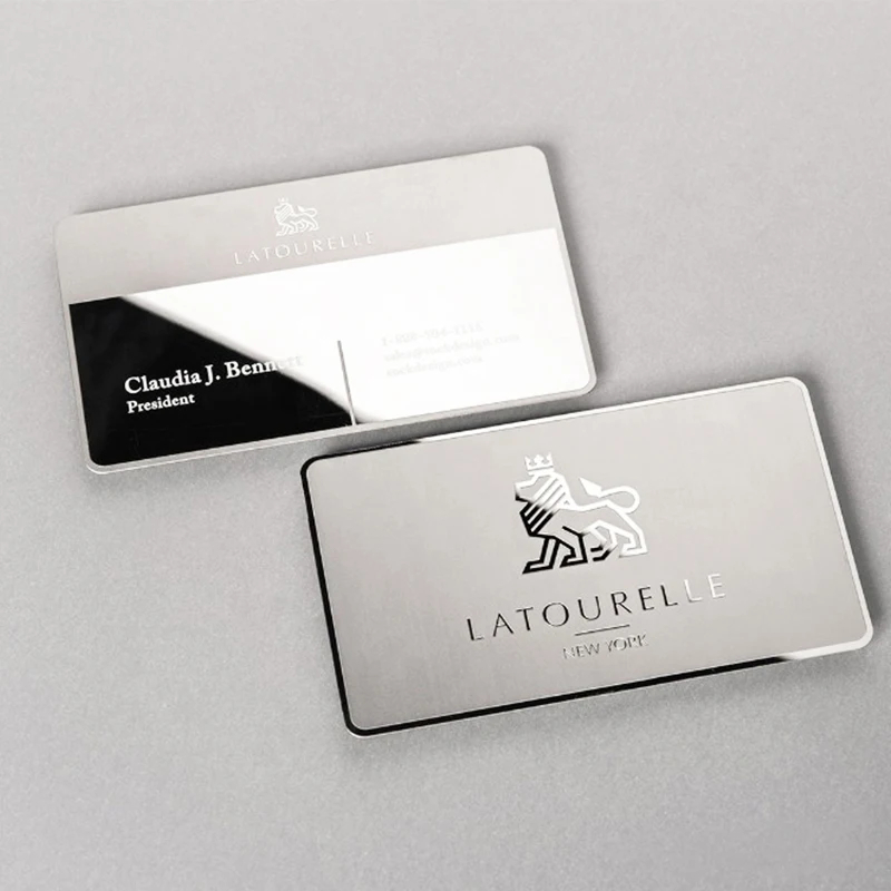 Roestvrijstalen metalen visitekaartjes op maat met close-up productdetails.