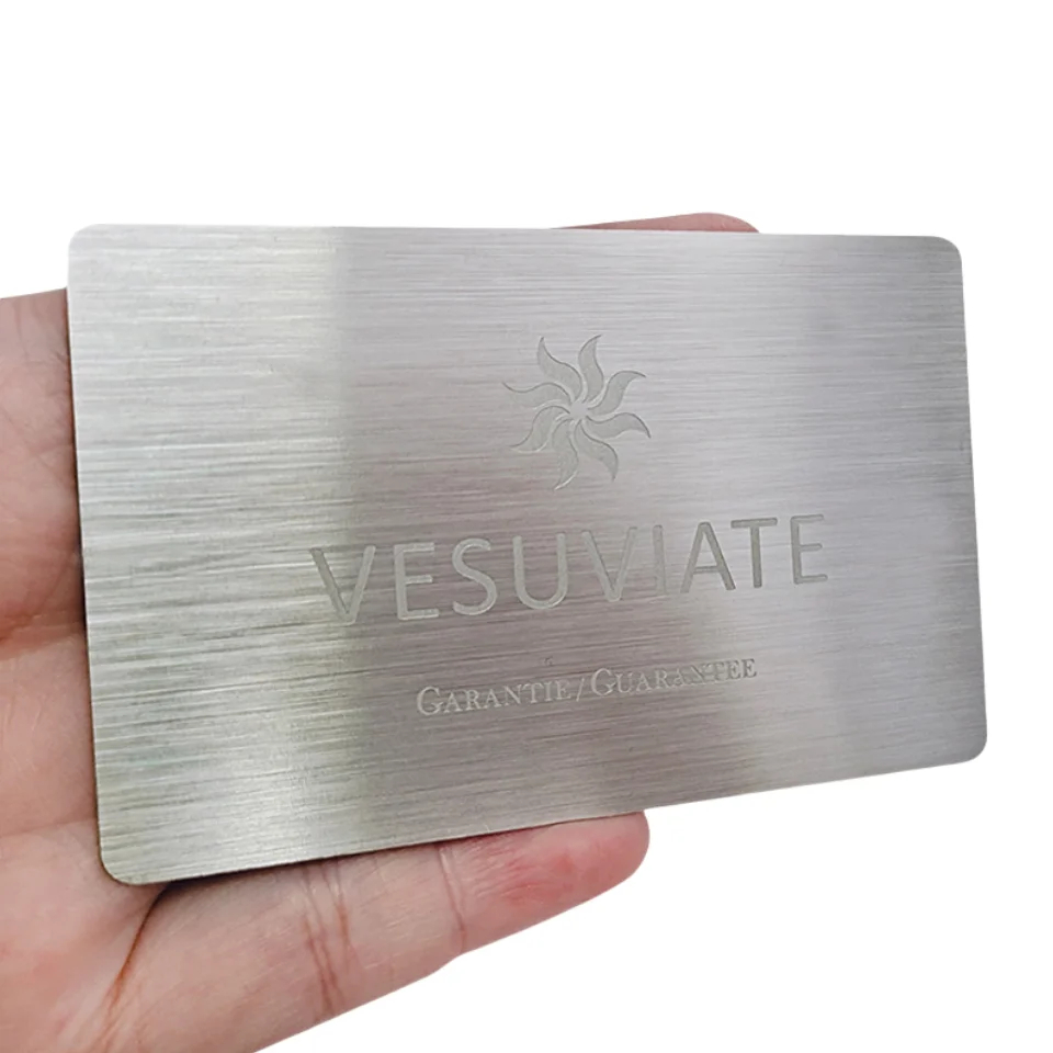 Roestvrijstalen metalen visitekaartjes op maat met materiaal- en afwerkingsdetails.