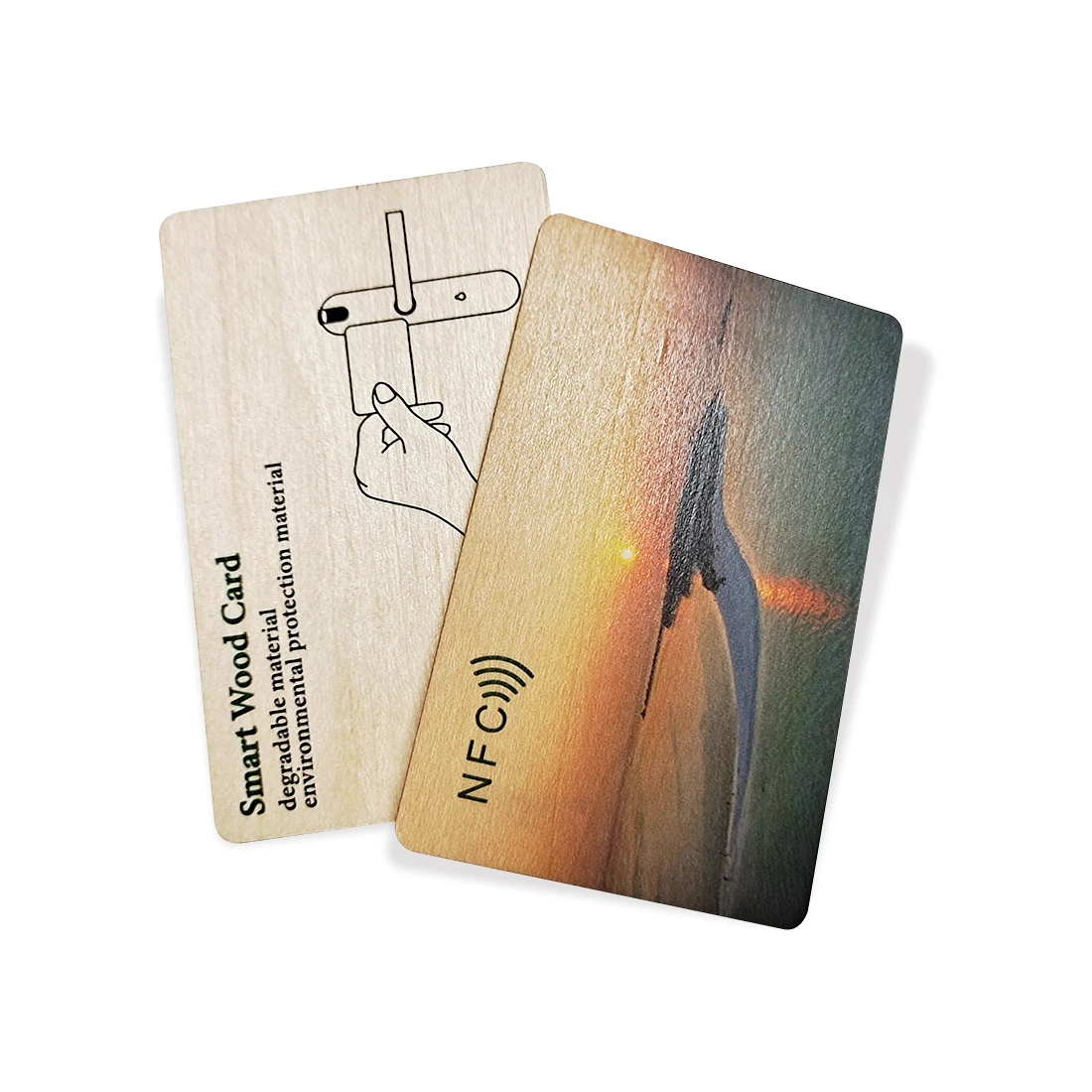 Op maat gemaakte bamboe RFID-kaarten voor hotelgeschenkprogramma's met productweergave vanuit verschillende hoeken voor houten kaarttoepassingen.